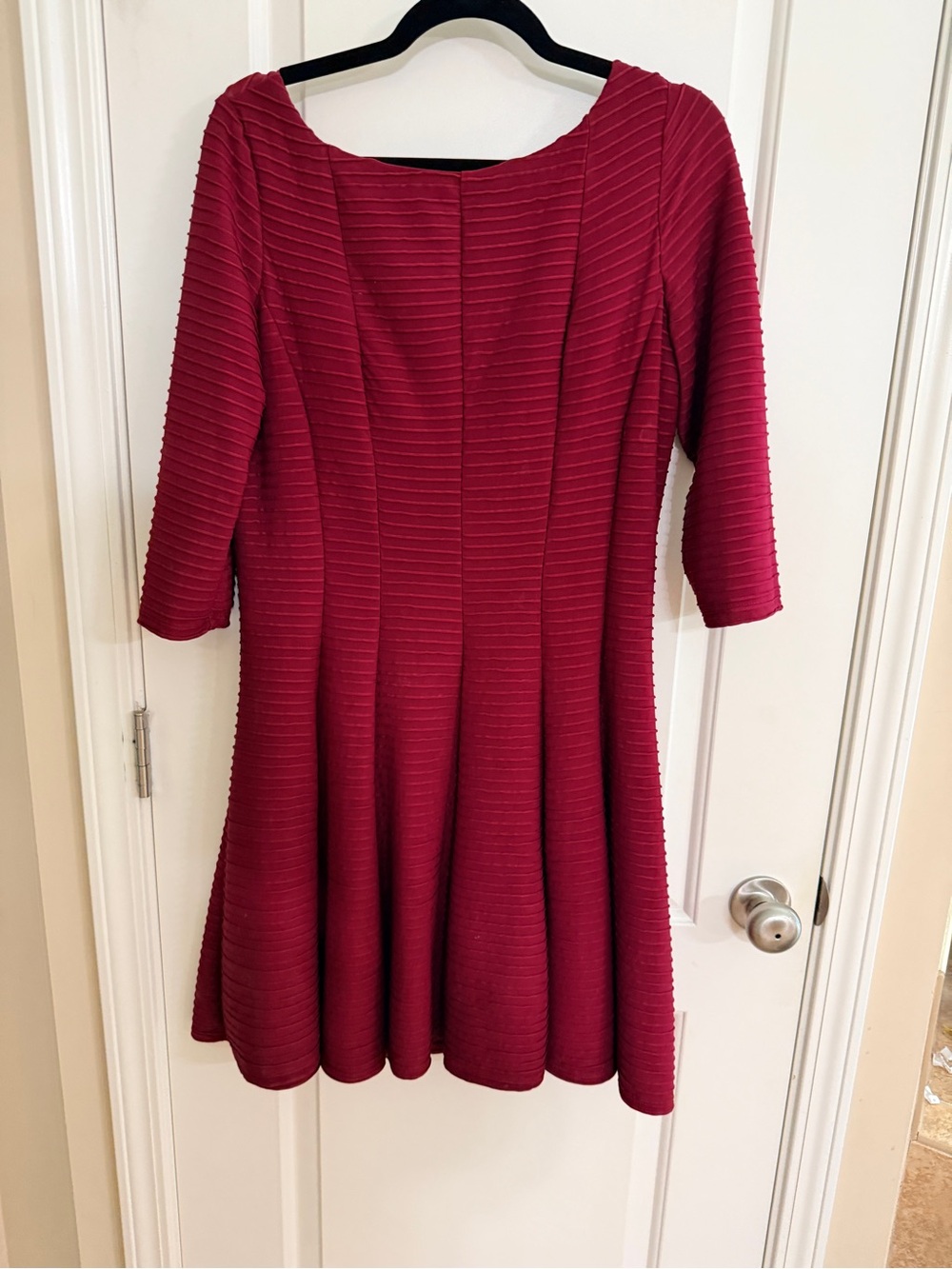 Textured Scoop-Neck Long Sleeve Dress in Wine Red